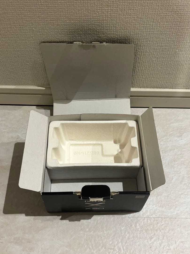 【超良品】Fujifilm X30 SDカード／リーダー・ストラップ付き