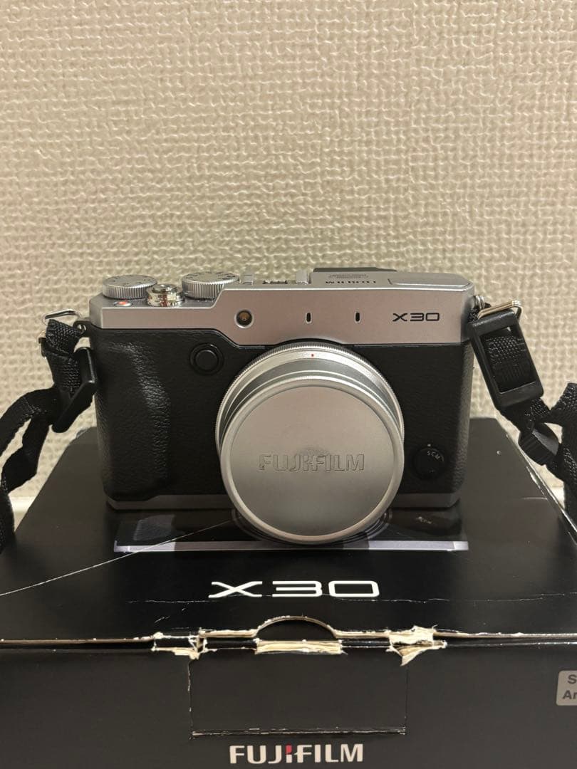 【超良品】Fujifilm X30 SDカード／リーダー・ストラップ付き