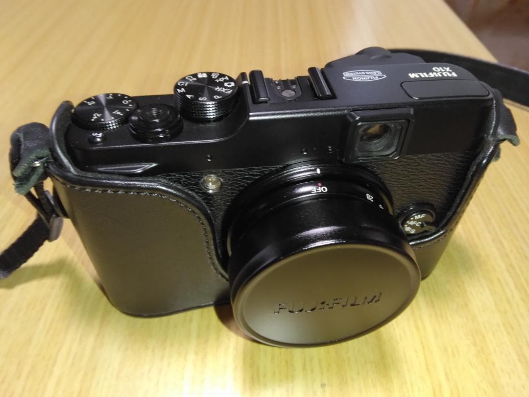 FUJIFILM デジタルカメラX10