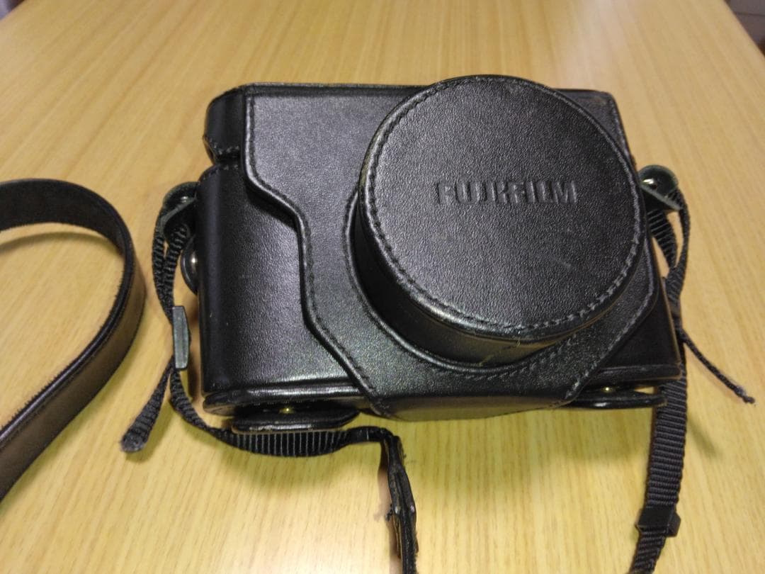 FUJIFILM デジタルカメラX10