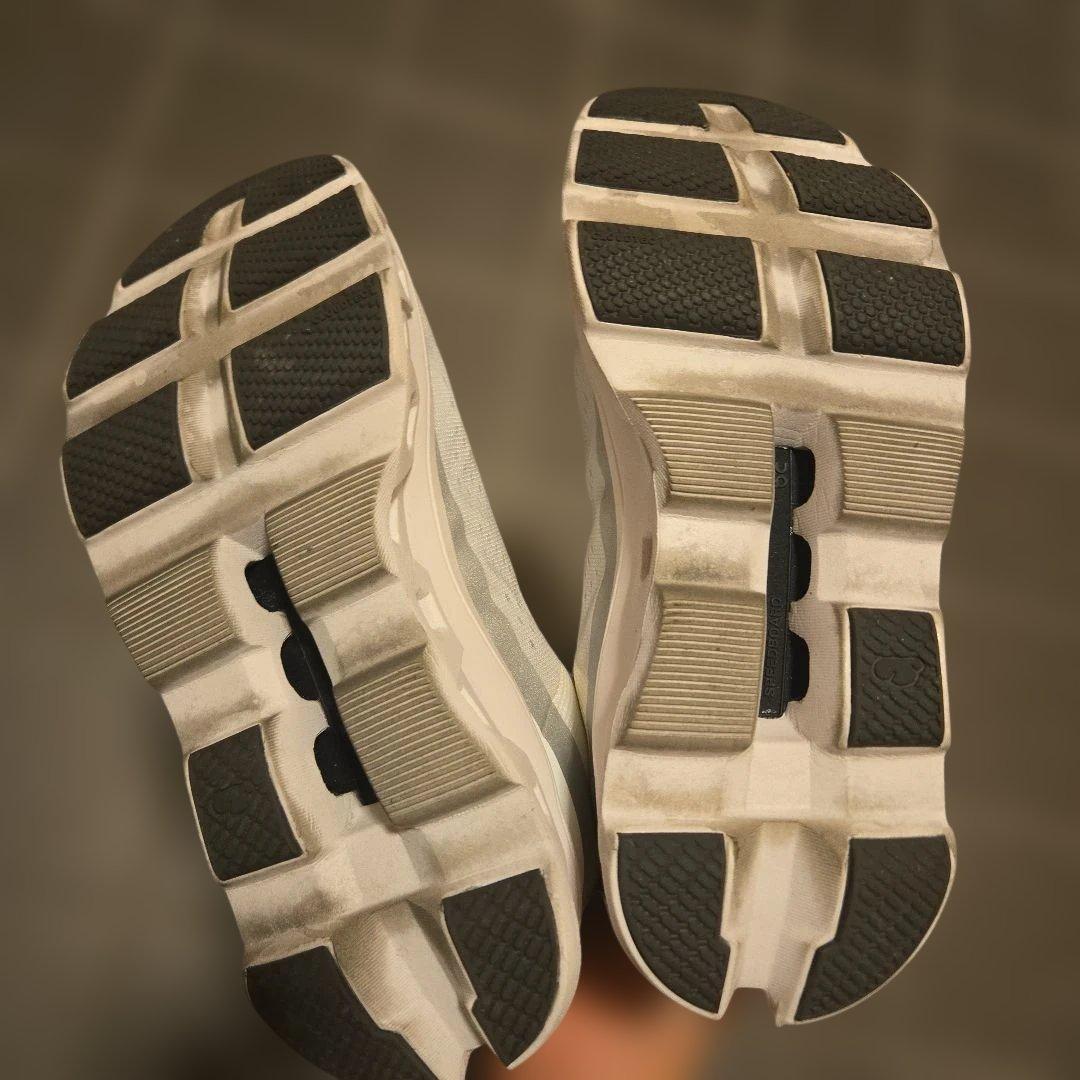 On Cloudmonster ホワイト スニーカー26.5+Cloudflow