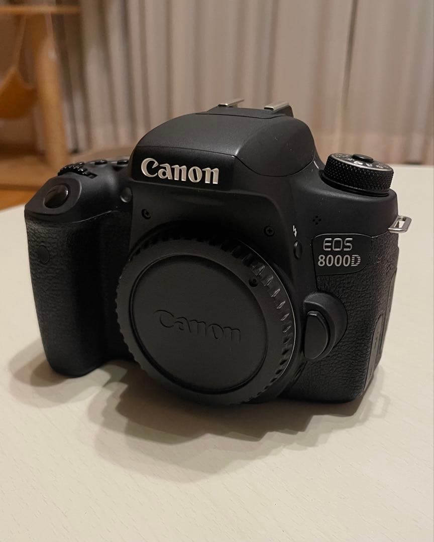 【美品、元箱付】EOS 8000D ボディ　Canon キャノン