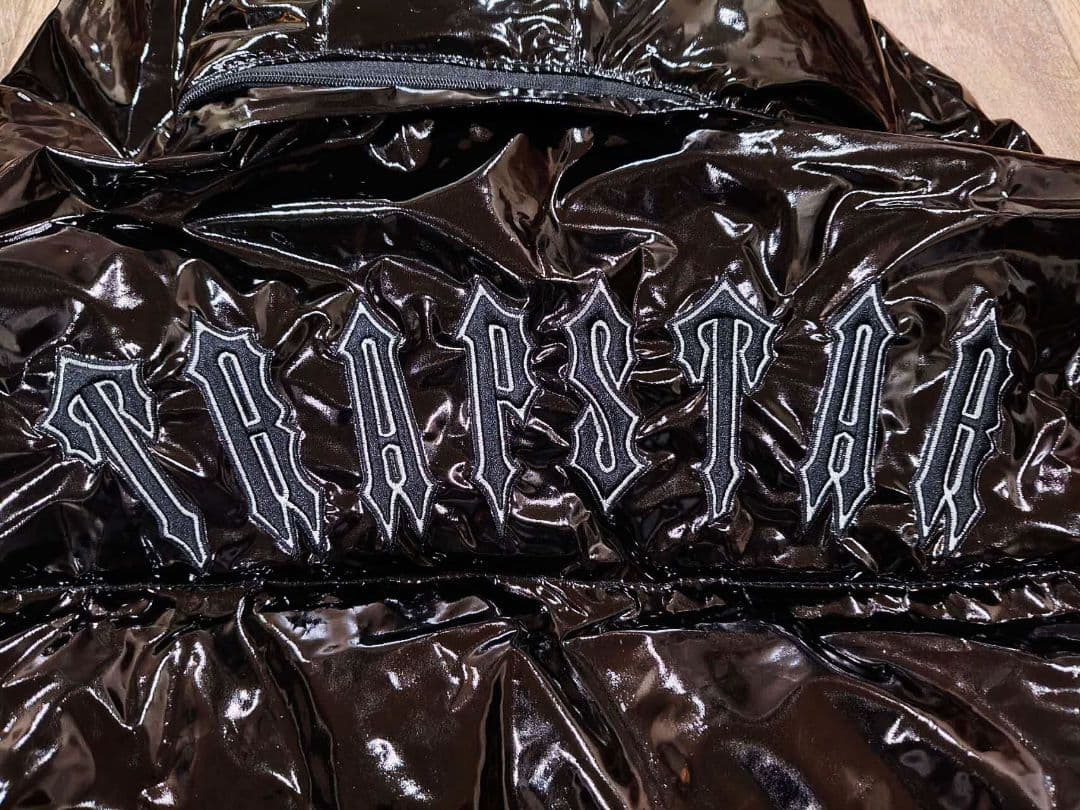 新品 TRAPSTAR ダウンジャケット