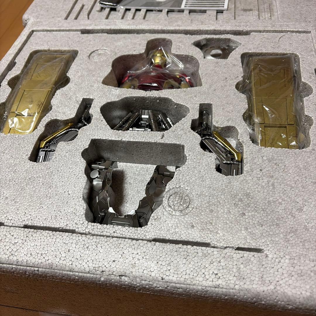 ホットトイズ　Hot Toys ハルクバスター　デラックス