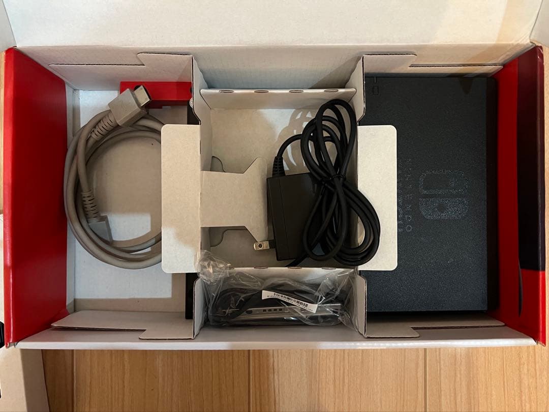 【64GBSD付き】Nintendo Switch【コントローラドック付き】