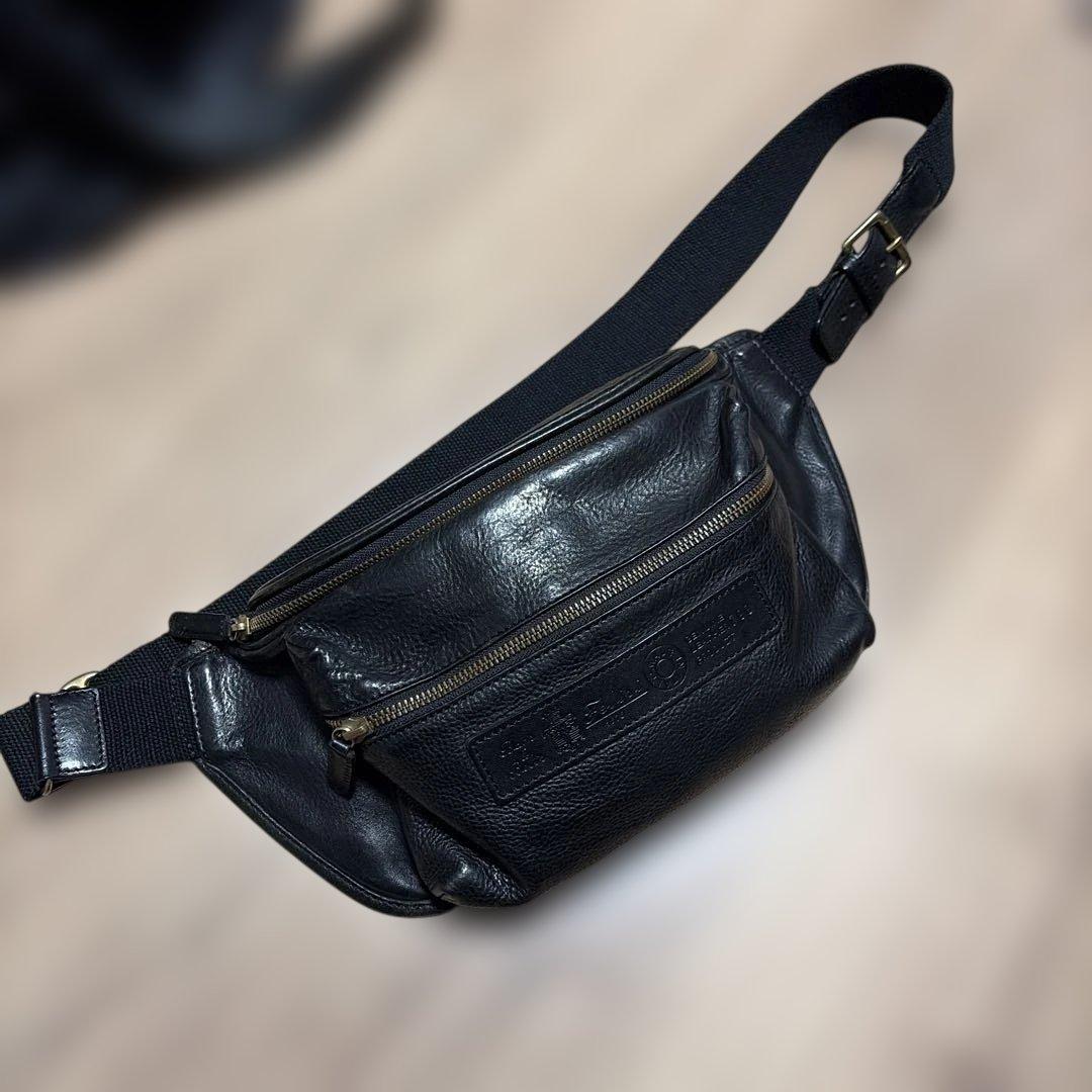 FELISIフェリージオールブラックレザーボディバッグ