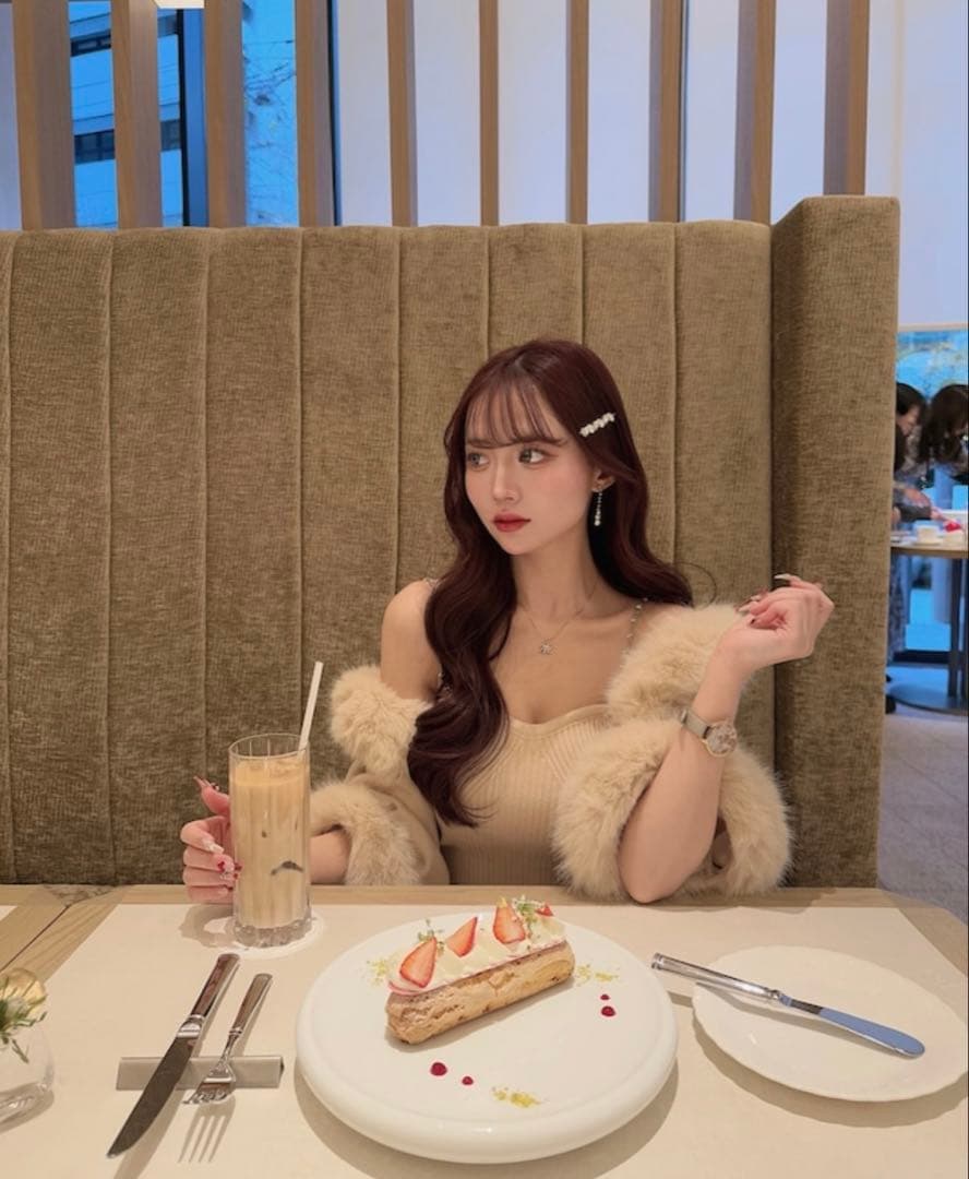 《大人気》elmyu ファーポンチョカーデ×チェーンワンピset パーティー白