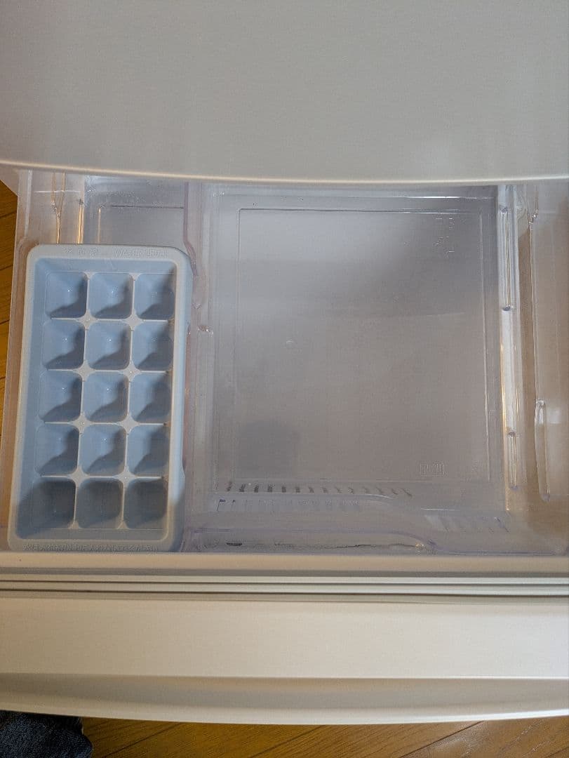 ホワイト冷蔵庫 スリムタイプ