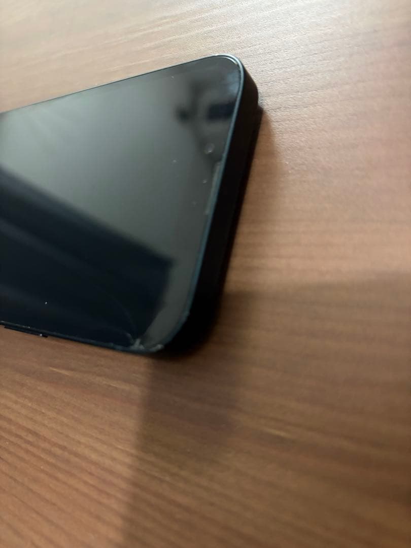 iPhone 13 128GB ミッドナイト SIMフリー【画面に薄いヒビあり】