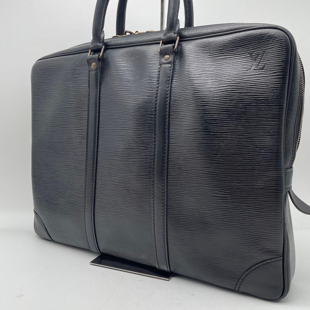 ルイヴィトン エピ ポルトドキュマンヴォワヤージュ M54472