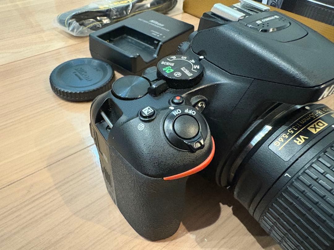 Nikon D5600 18-55 VR レンズキット　70-300レンズ付き