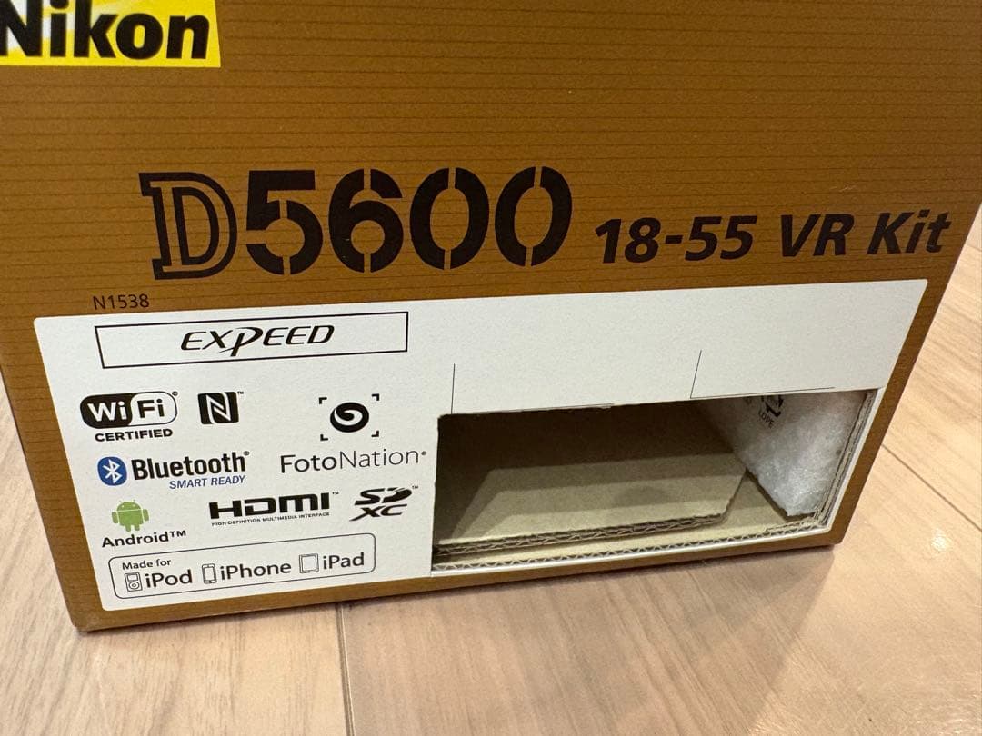 Nikon D5600 18-55 VR レンズキット　70-300レンズ付き