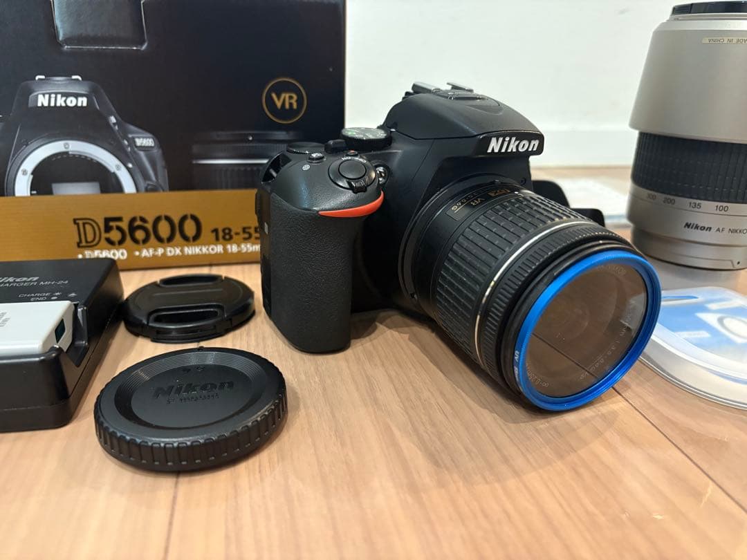 Nikon D5600 18-55 VR レンズキット　70-300レンズ付き