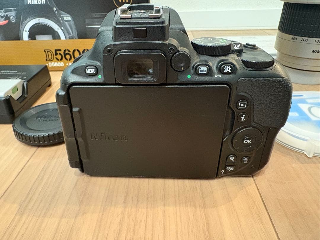 Nikon D5600 18-55 VR レンズキット　70-300レンズ付き
