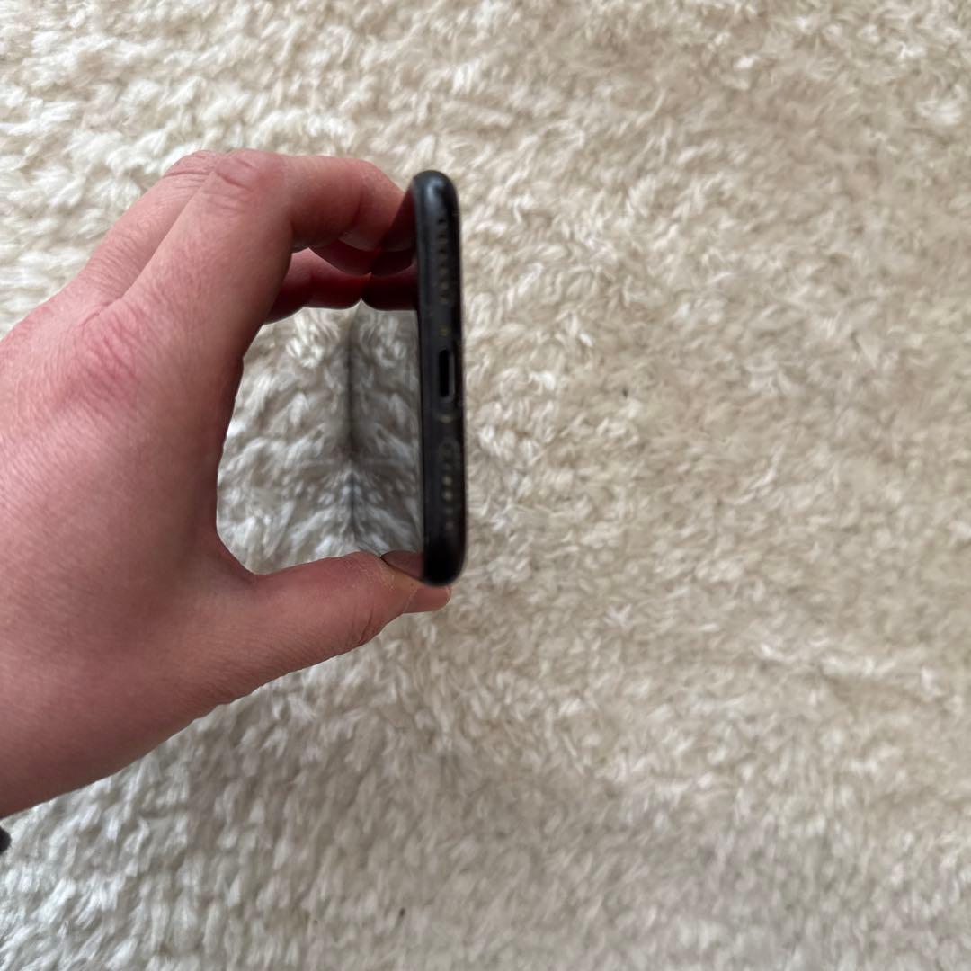 iPhone SE 第二世代 BLACK 64GB SIMなし