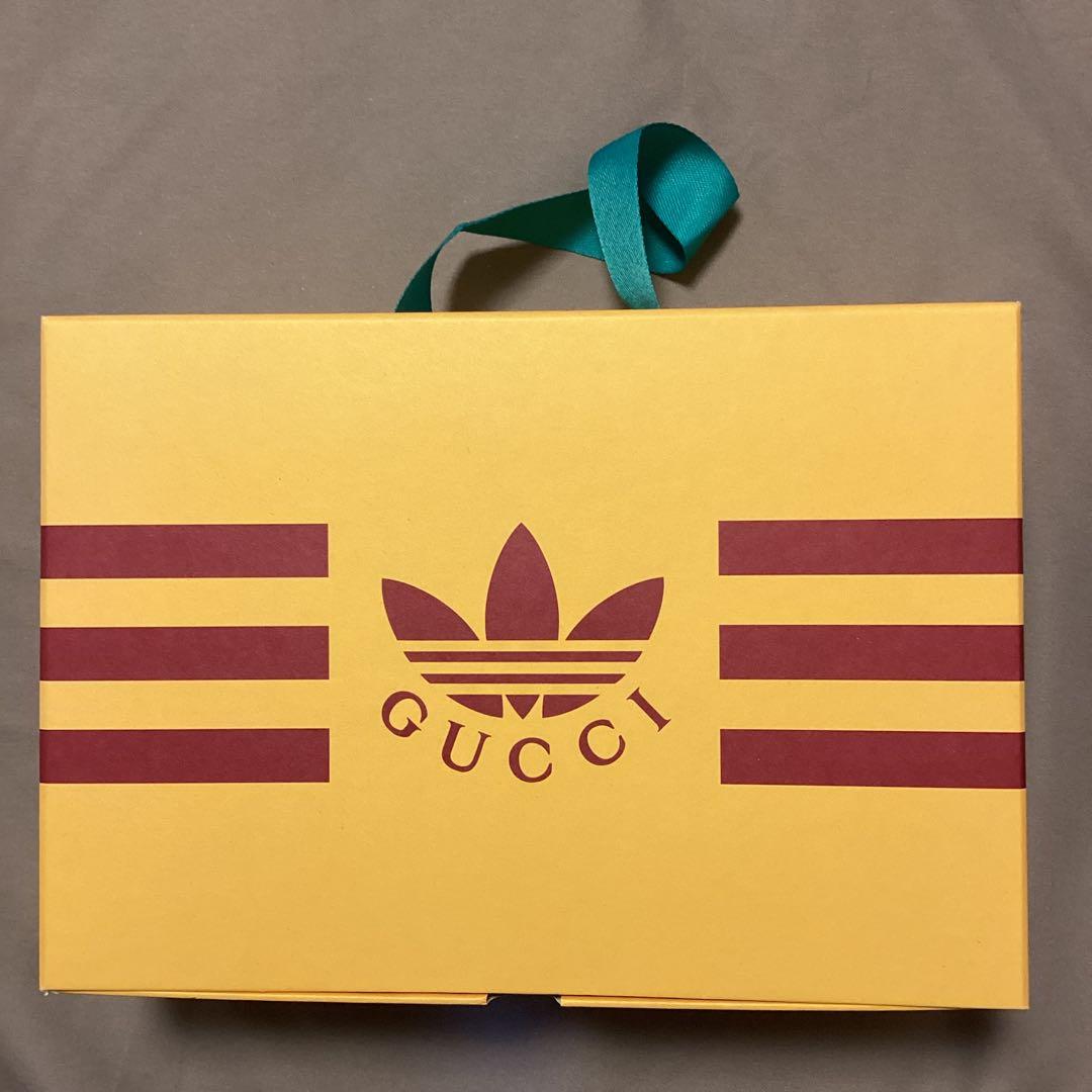 GUCCI x ADIDAS ストラップ付きケース と財布