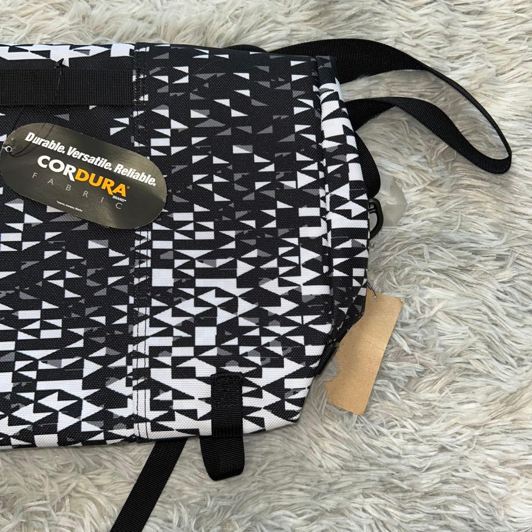 【新品】TIMBUK2 クラシックメッセンジャーバッグ Sサイズ 幾何学模様