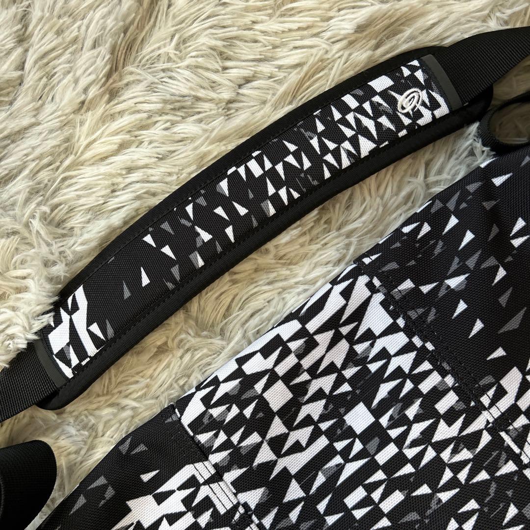 【新品】TIMBUK2 クラシックメッセンジャーバッグ Sサイズ 幾何学模様