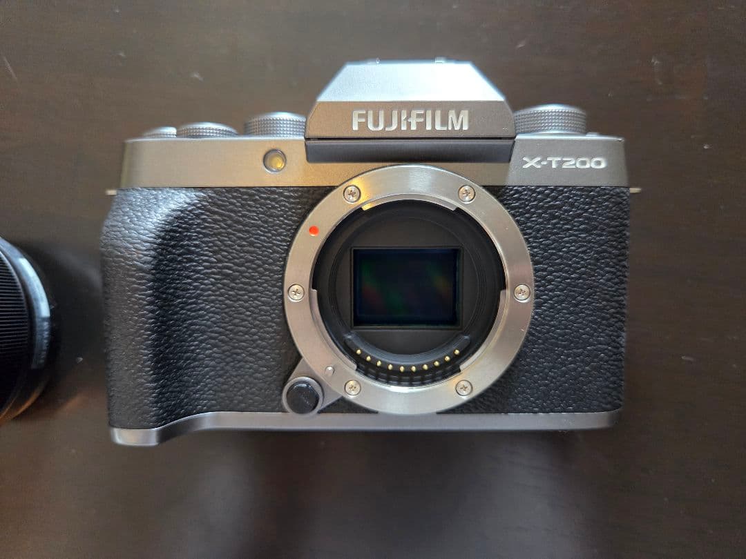Fujifilm X-T200 ミラーレス一眼 本体とレンズ付き