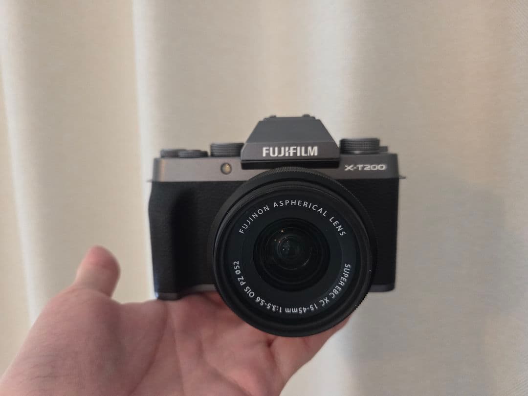 Fujifilm X-T200 ミラーレス一眼 本体とレンズ付き