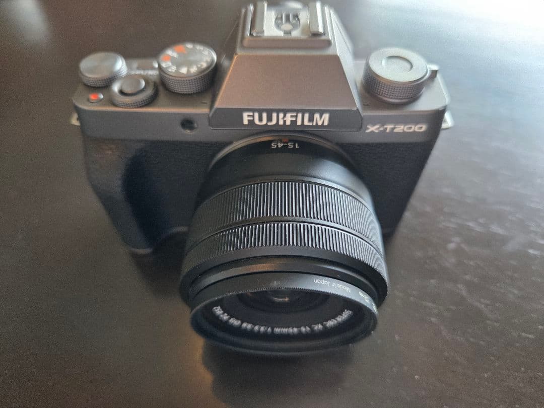 Fujifilm X-T200 ミラーレス一眼 本体とレンズ付き