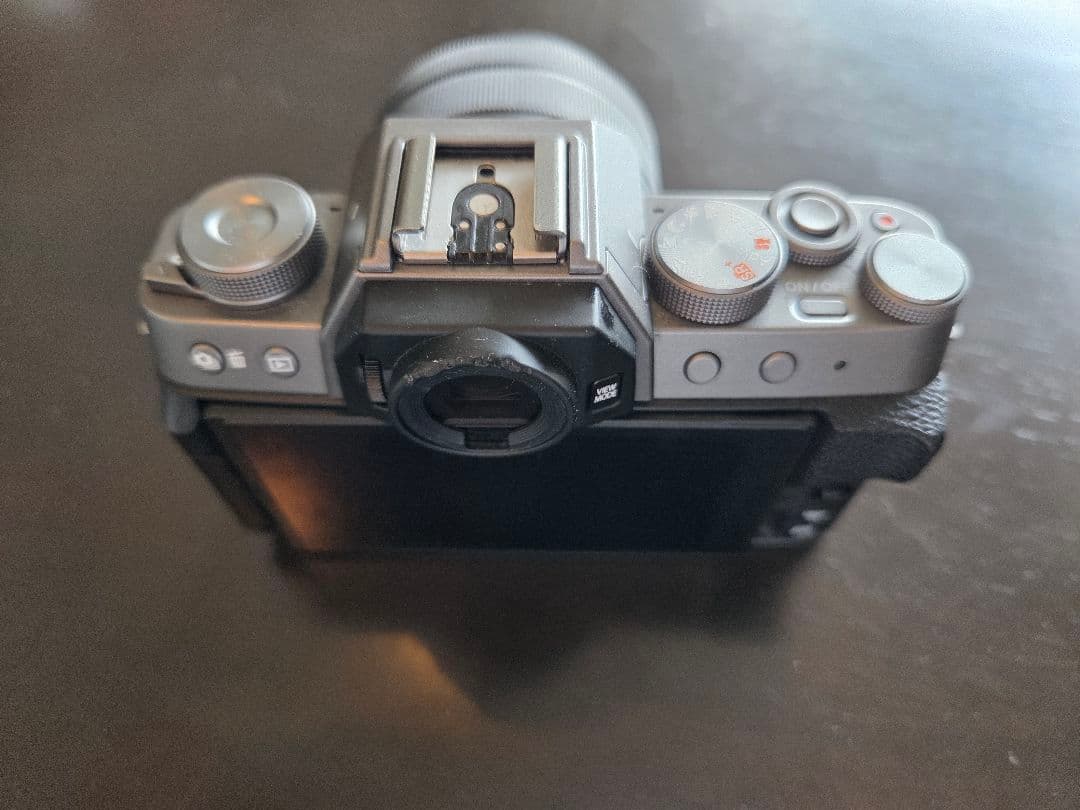 Fujifilm X-T200 ミラーレス一眼 本体とレンズ付き