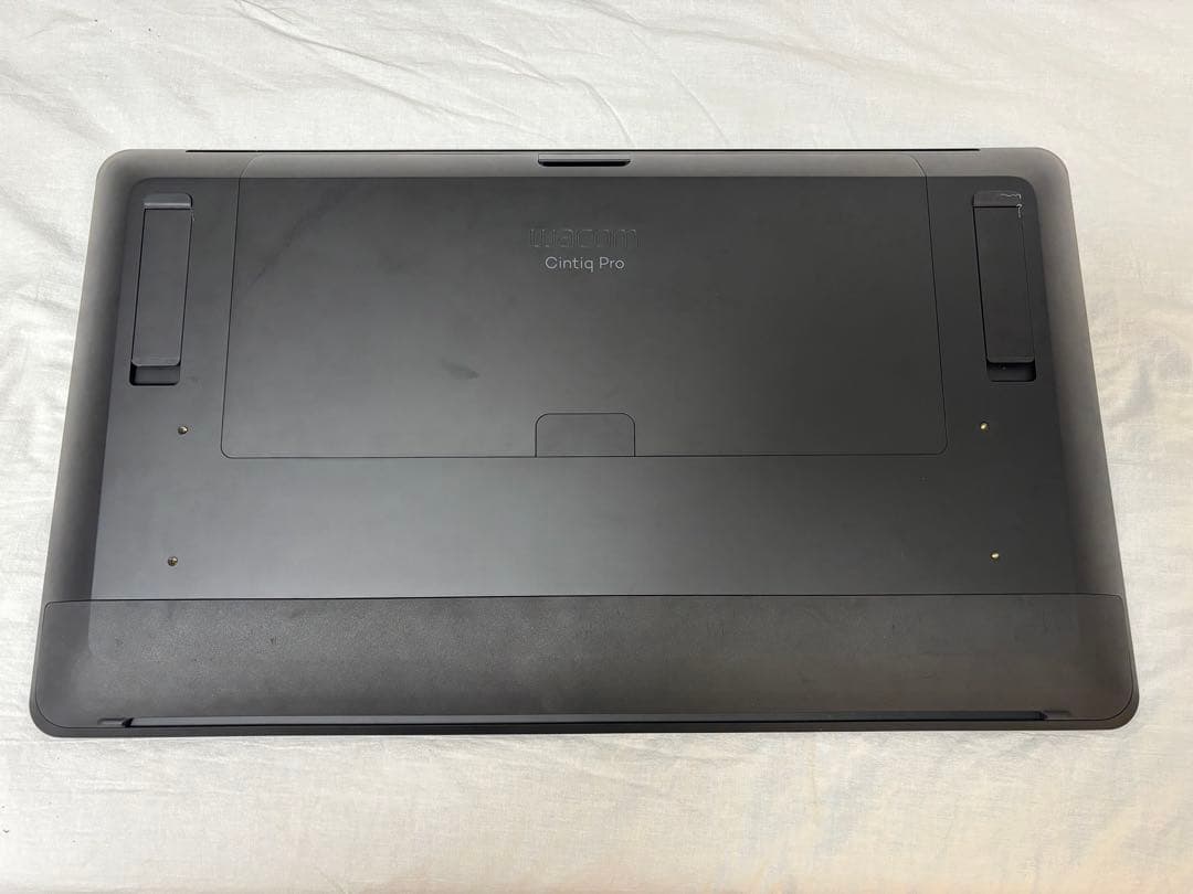 Cintiq Pro 24本体 + 付属品 + VESAマウント・スタンドセット