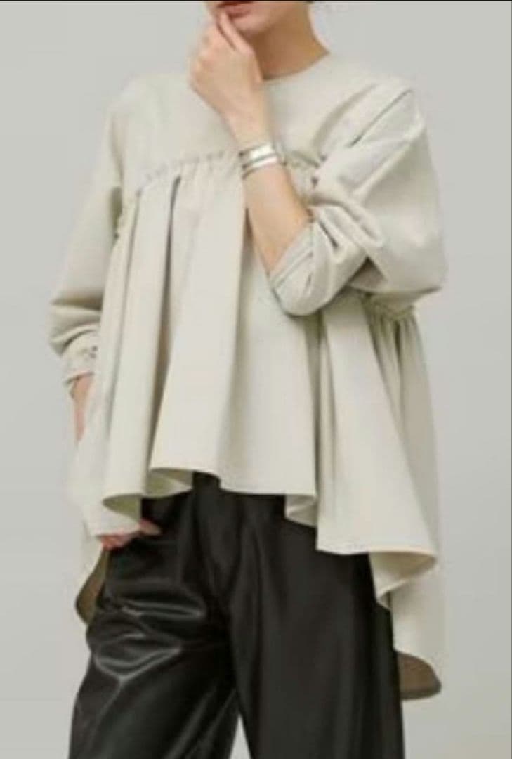 【美品】 カレンソロジー　ポンチギャザー プルオーバー