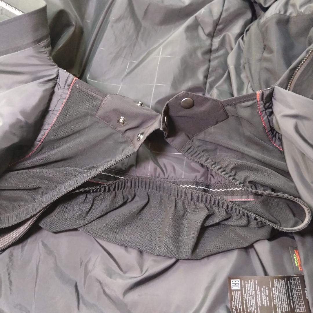 美品BURTON　ＸＬ相当　黒スノーボードウエア　ゴアテックス　保温サーモライト