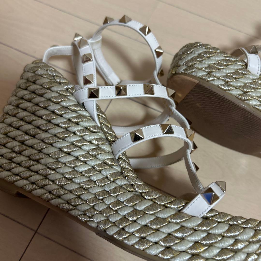 ま*め様 【匿名配送】VALENTINO スタッズ　ウェッジソールサンダル　34