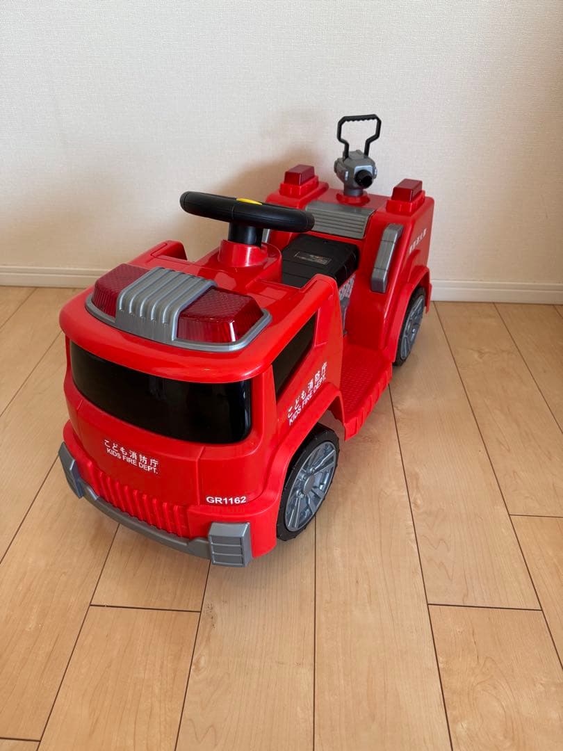 電動乗用車　消防車　消防士コスチューム付き　仮装　トイザらス　運転できる