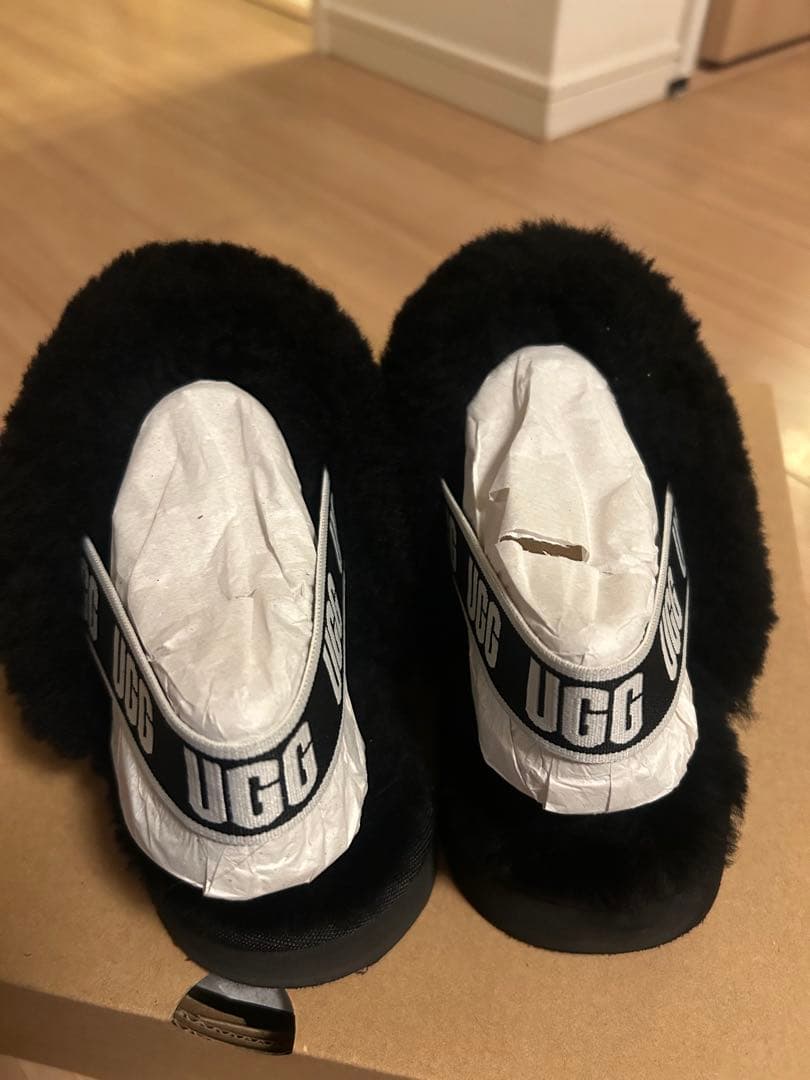 UGG ファーサンダル　ファンケット　レディース　23.5 黒　キッズサイズ