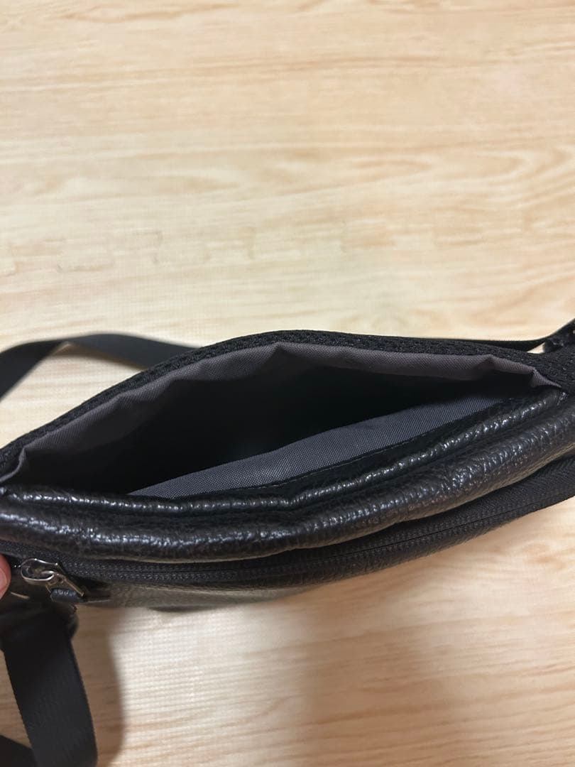 YouTuber もりすんさんオリジナル商品 本革ボディバッグ ラウンド型