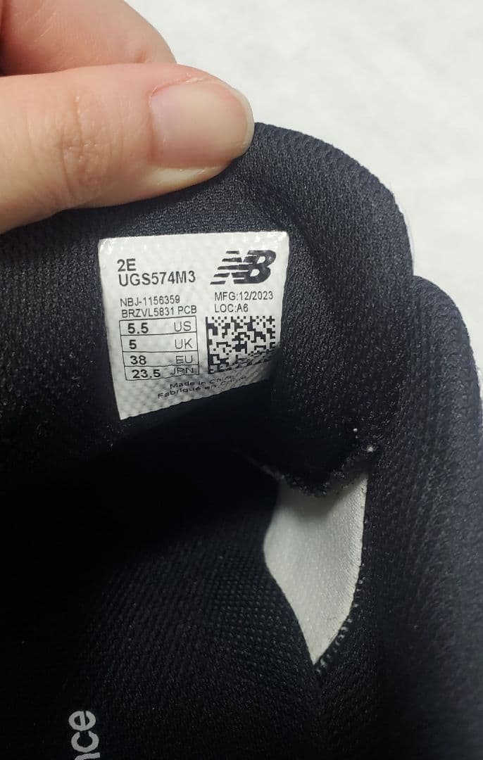 【美品】23.5cm ニューバランス ゴルフシューズ スパイクレス