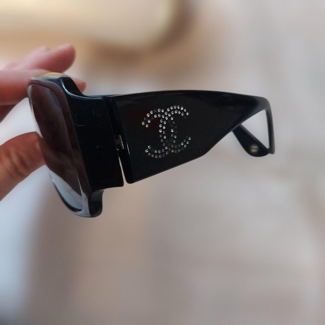 CHANEL ブラック サングラス ストーン装飾
