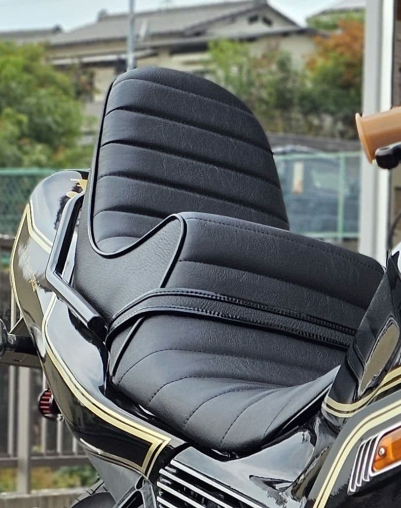 カワサキ　バリオス　バリオス1型　特注オーダー　　チョビ三段シート　カワサキ刺繍