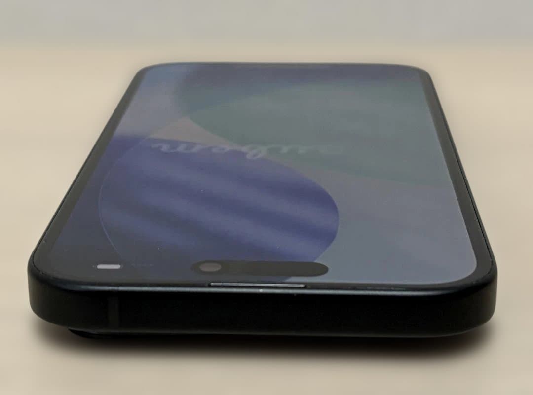 美品★Apple iPhone 15 ブラック香港SIMフリー版 物理SIM2枚