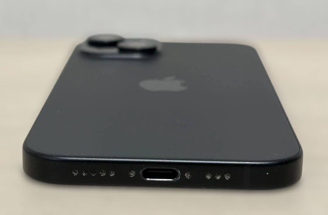 美品★Apple iPhone 15 ブラック香港SIMフリー版 物理SIM2枚