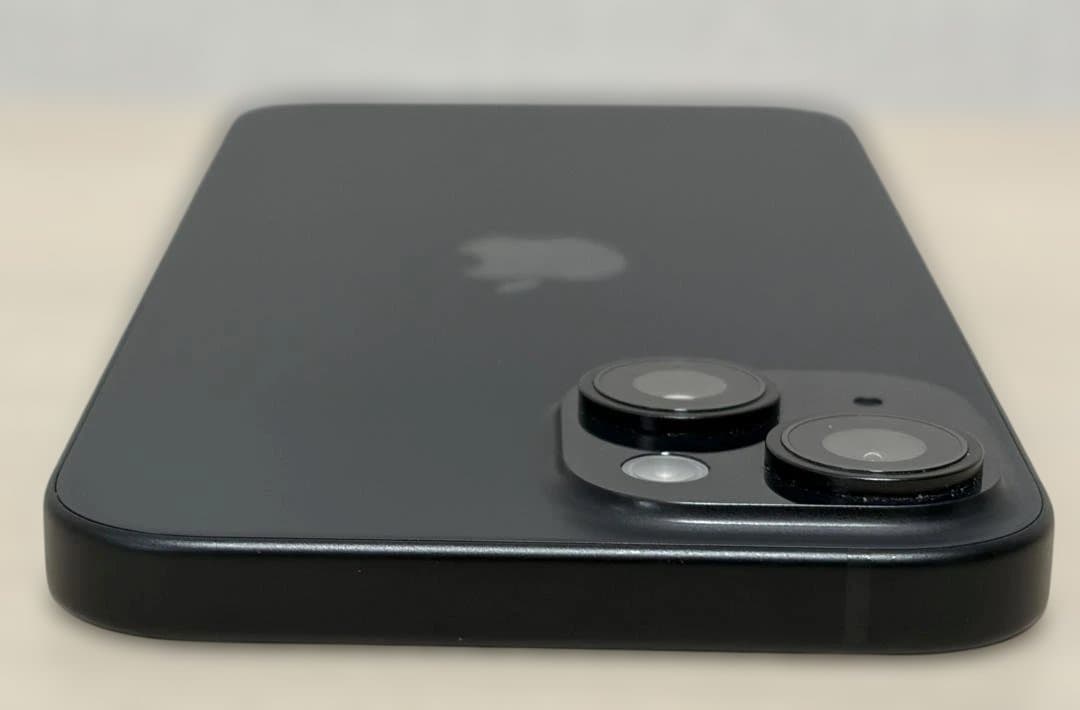 美品★Apple iPhone 15 ブラック香港SIMフリー版 物理SIM2枚
