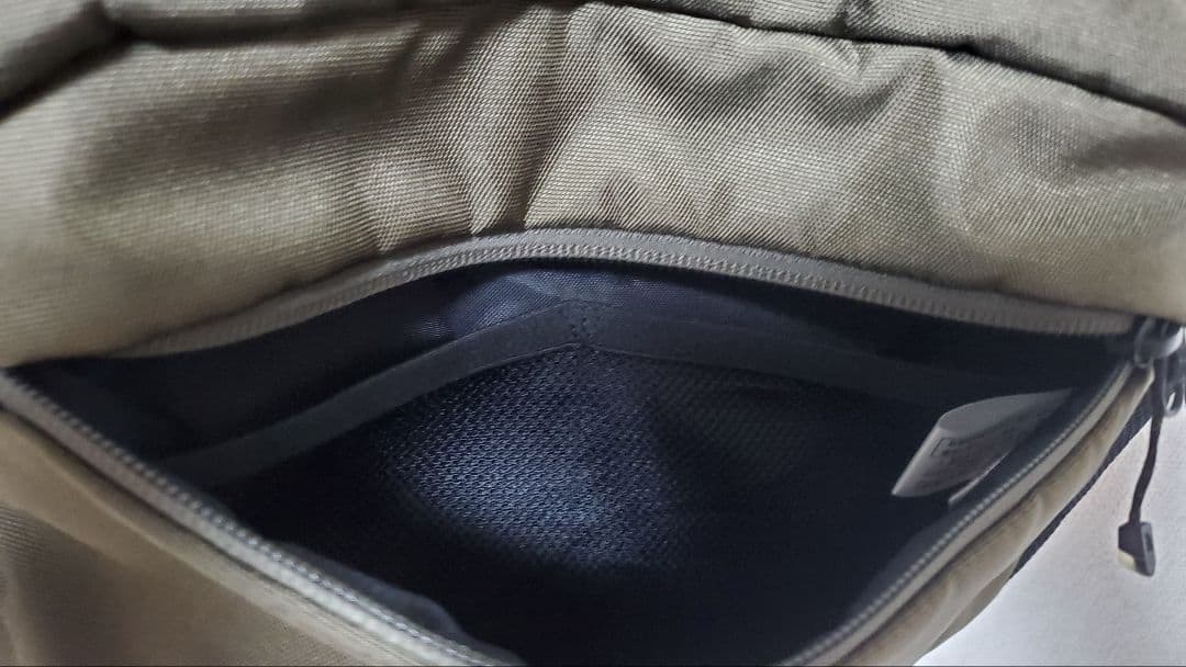 【 美品！】THE NORTH FACE スリング バッグ カーキ