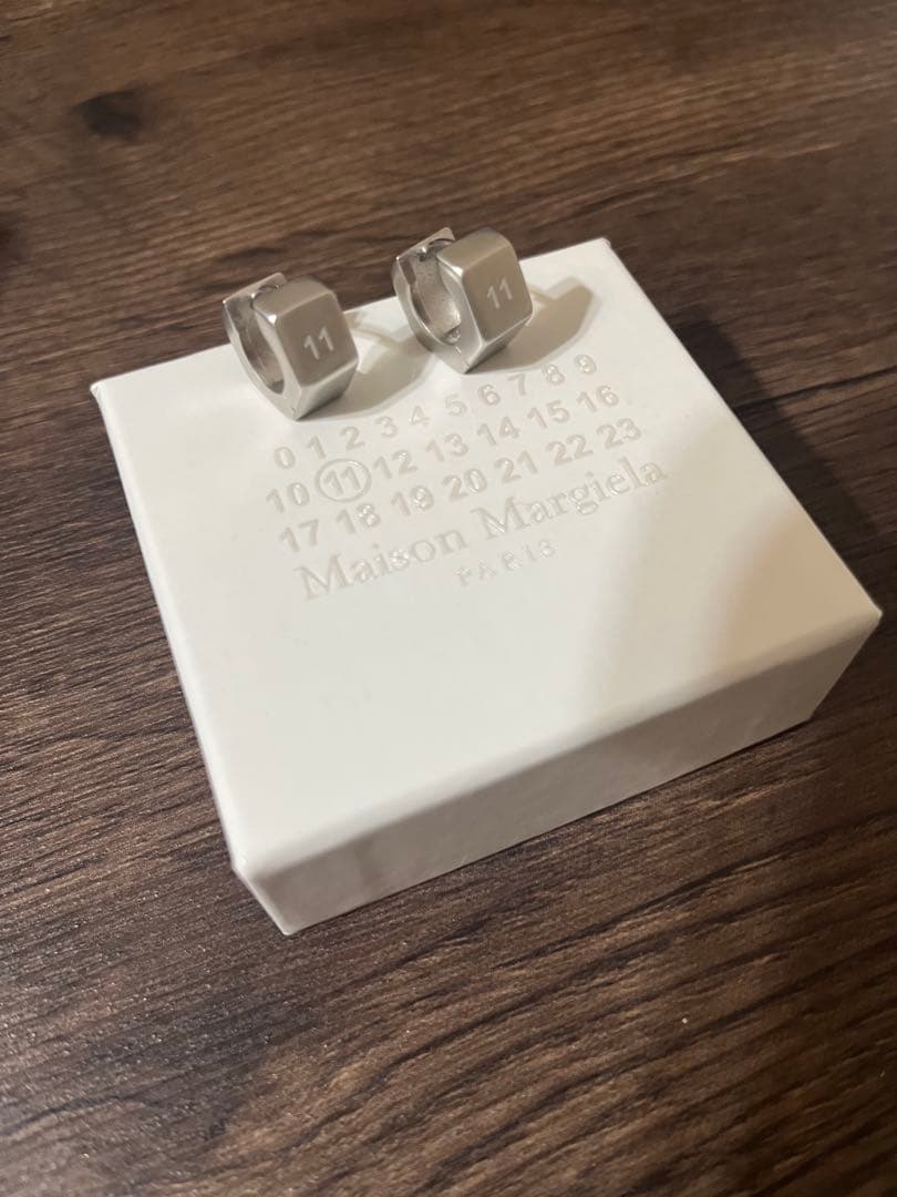 【極美品】Maison Margiela　Bolt&Nutピアス