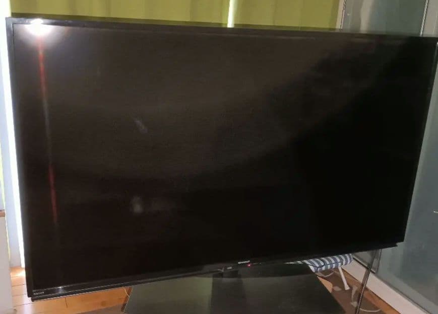 AQUOS　45インチ　大画面液晶テレビ 横型スタンド付き