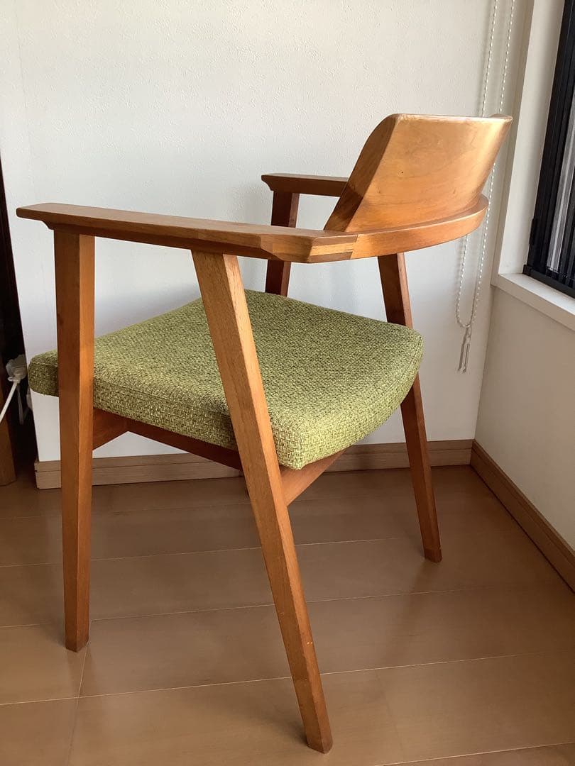 ウォールナット材　ダイニングチェア