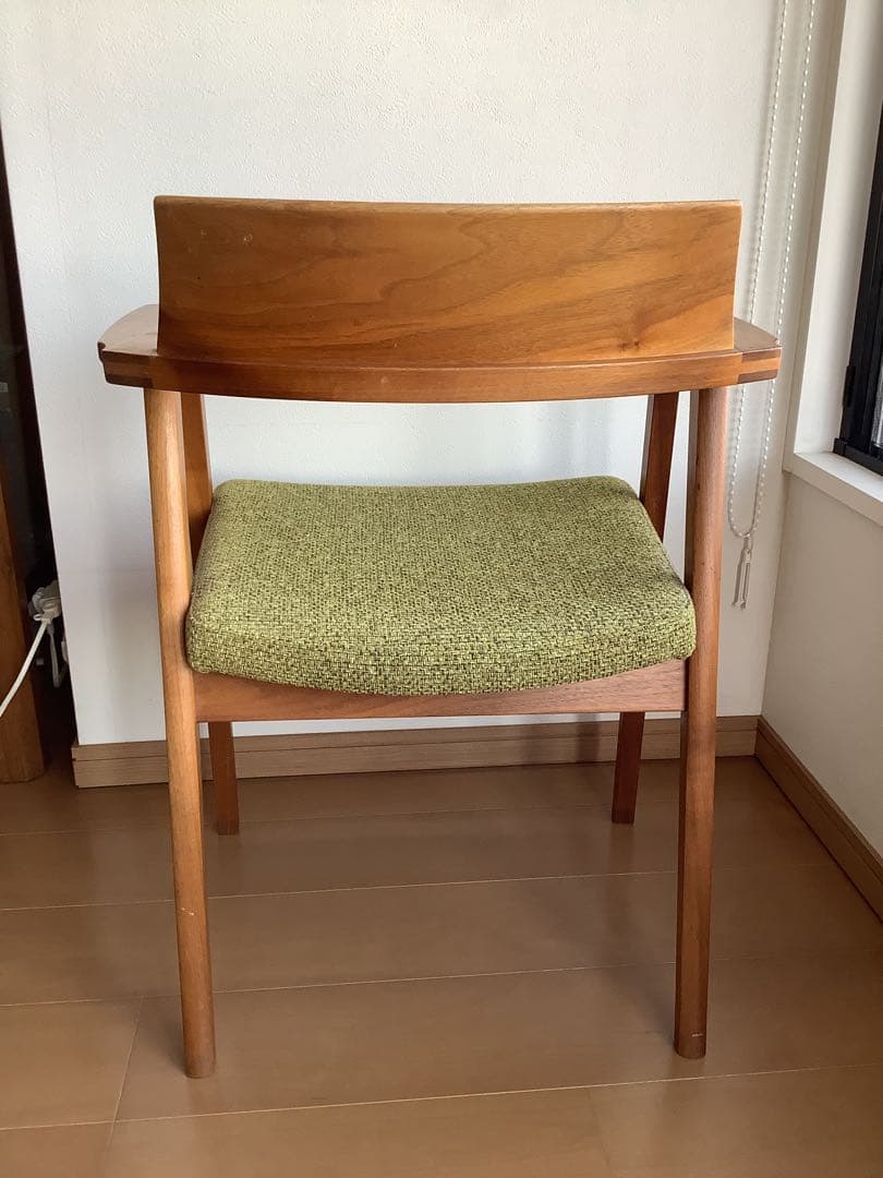 ウォールナット材　ダイニングチェア