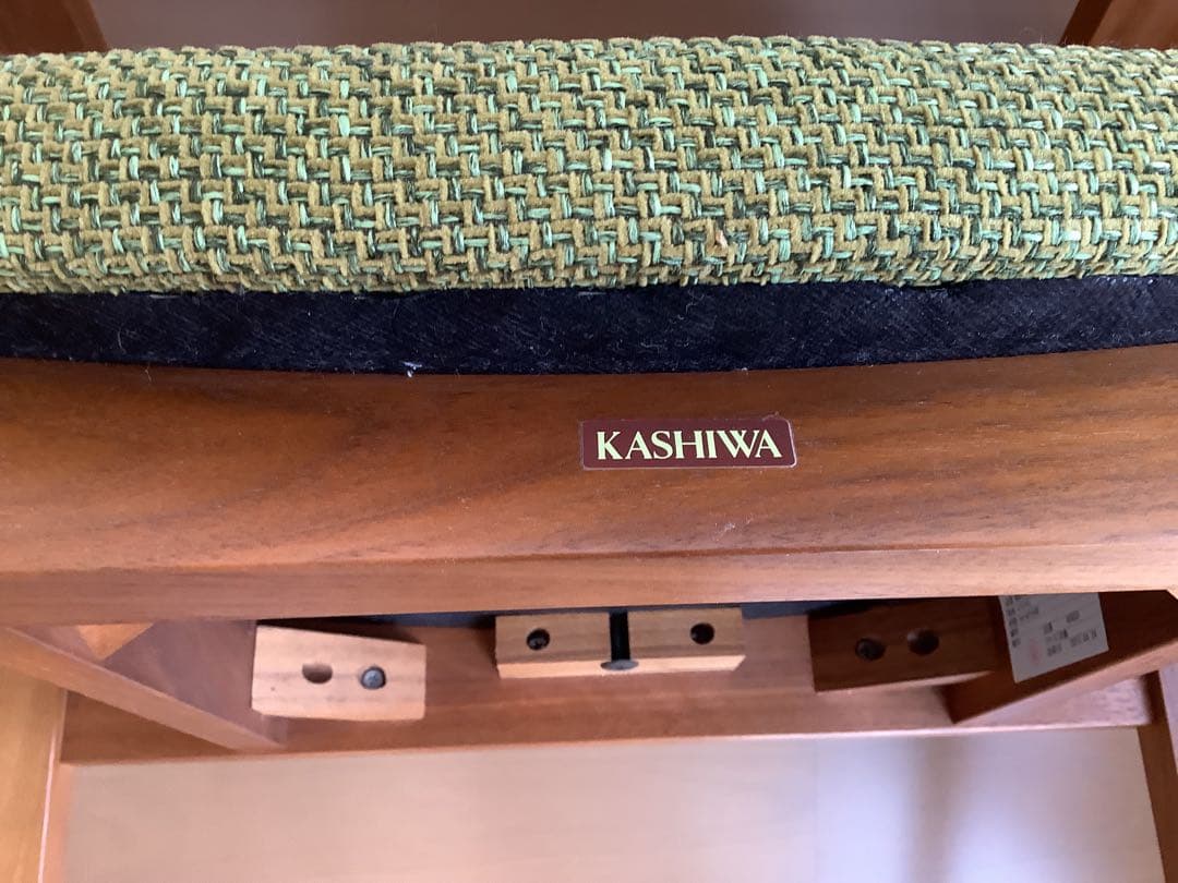 ウォールナット材　ダイニングチェア