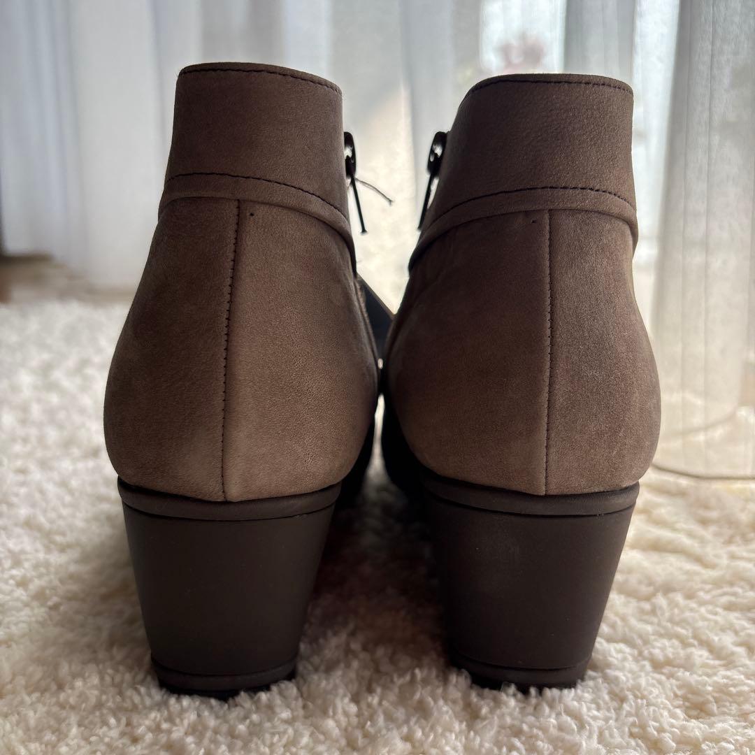 新品　pedala ショートブーツ　23センチ2E 淡いブラウン