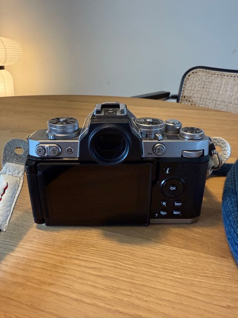 Nikon Z fcミラーレスカメラ 本体、レンズ込み