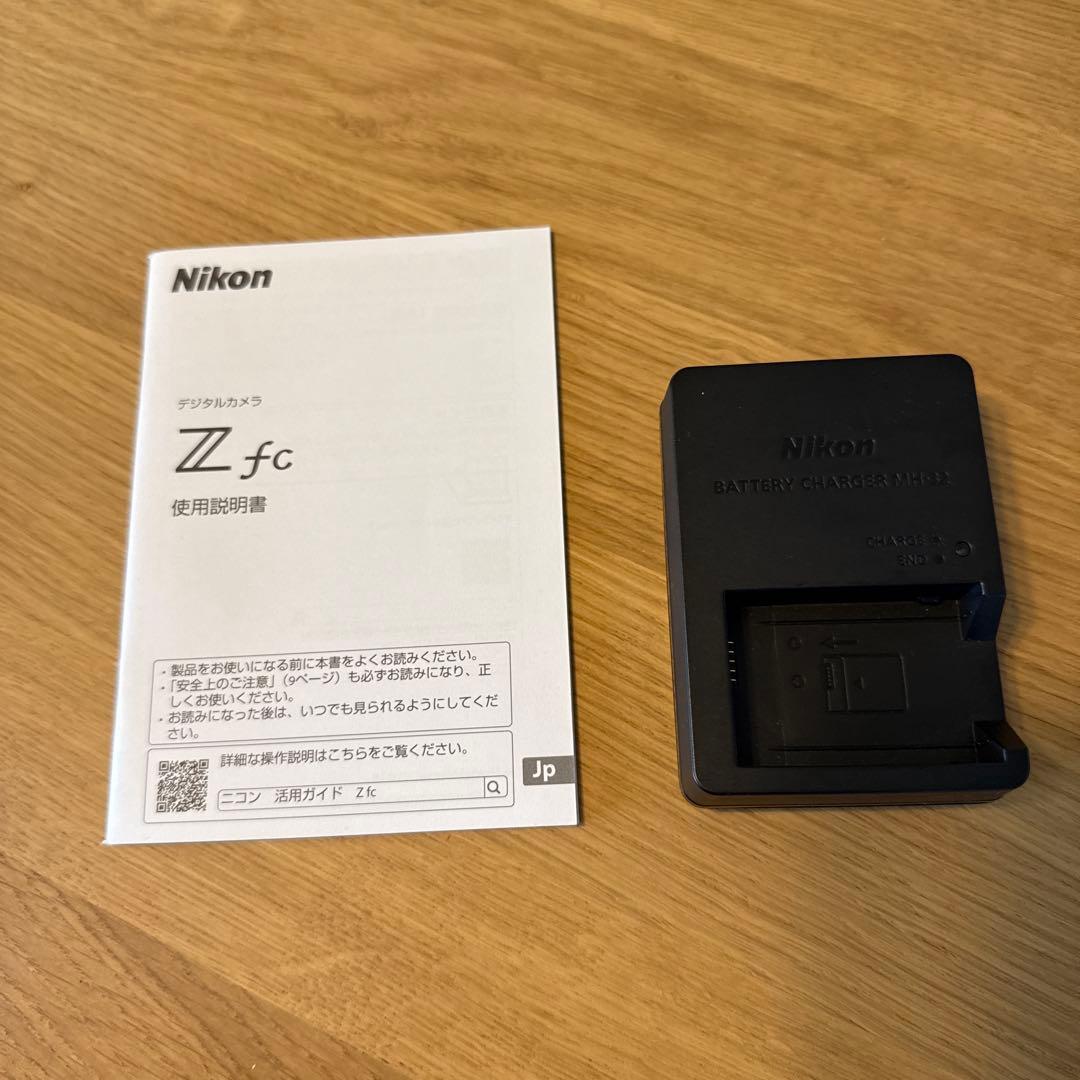 Nikon Z fcミラーレスカメラ 本体、レンズ込み