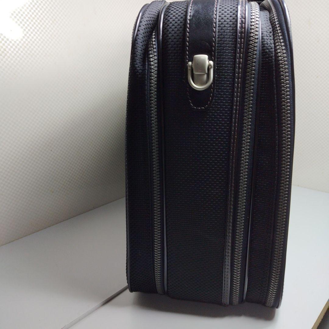 未使用近マルエム大型ビジネスカバン　高級出張カバン　キー付き　A3収納　黒色