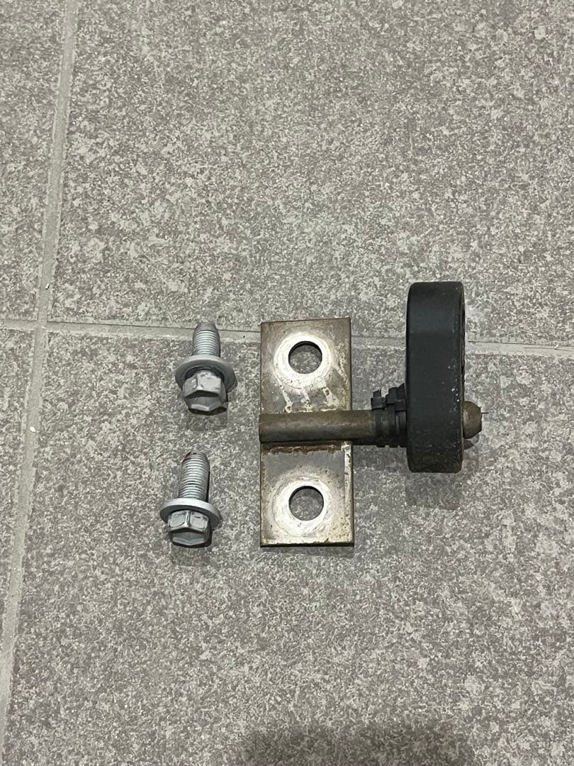 期間限定値下げ　プリウスα マフラー　m'z SPEED zvw41 zvw40